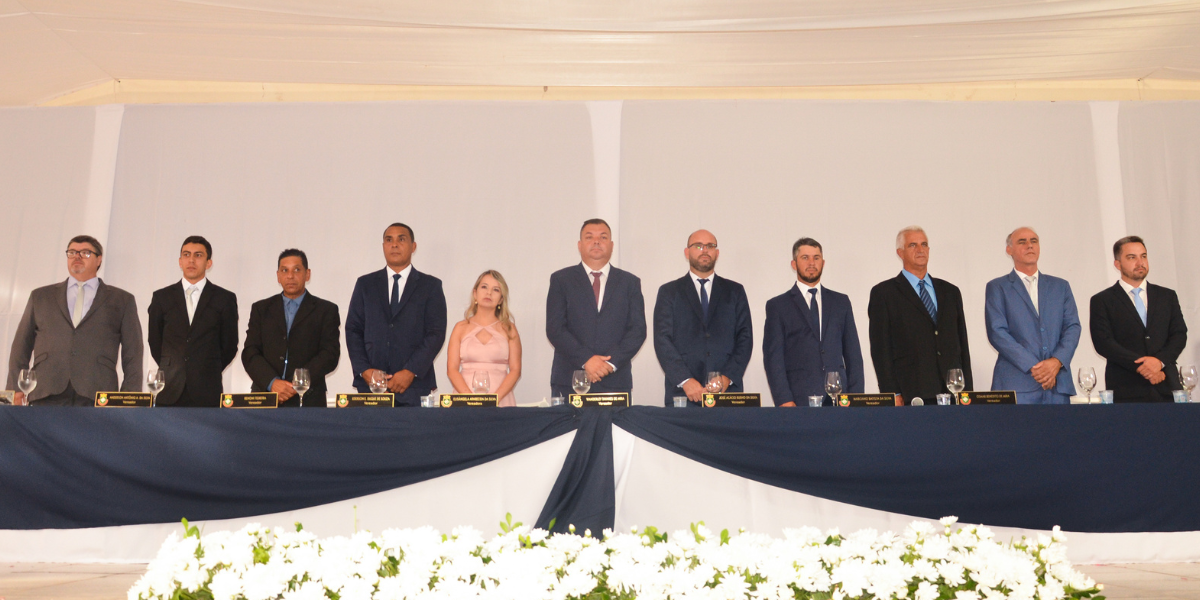 Vereadores Tomam Posse e Nova Legislatura é Instalada na Câmara Municipal de Inconfidentes
